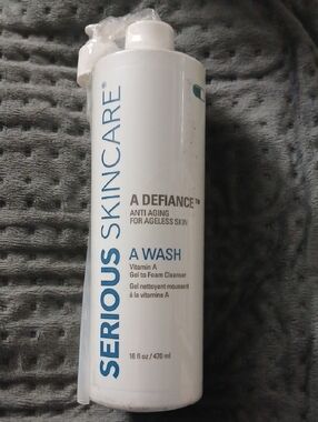 Serious Skincare A Defiance A Wash Vitamin A Gel-to-Foam Cleanser — White